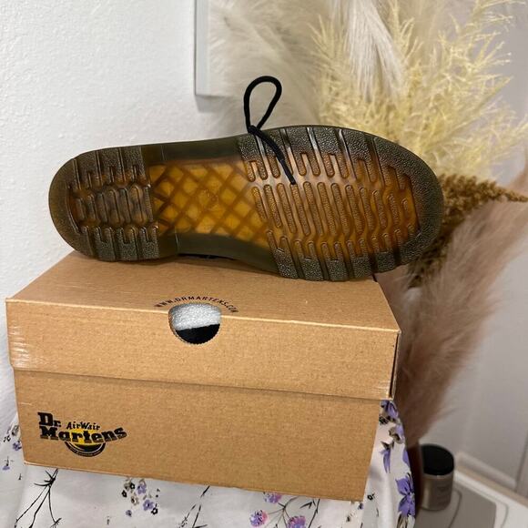 Dr. Martens Patent Lamper White Combat Boots Size 7 Womens - Picture 6 of 10